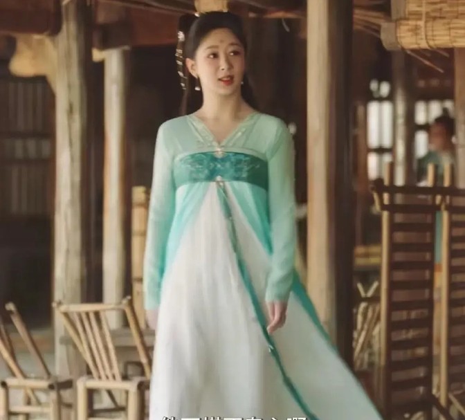 直角肩造型违和感_古装剧溜肩美_美人肩长什么样