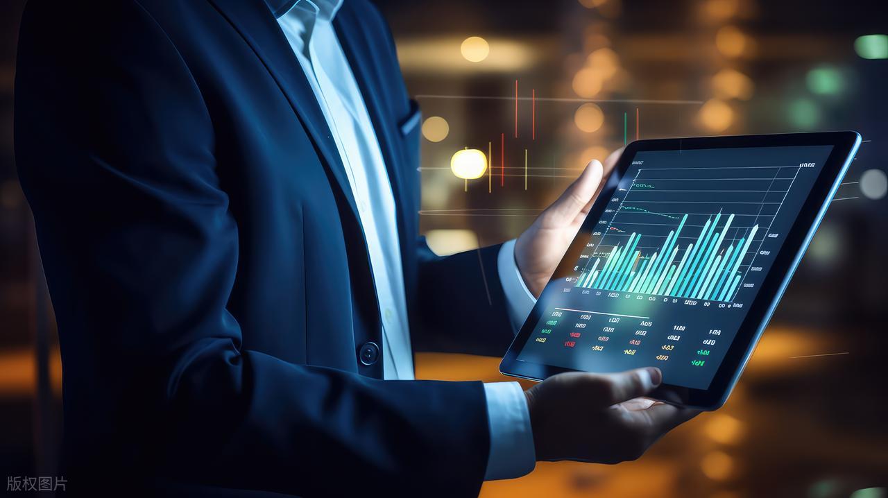 散户五万本金困境多，老杨：死磕5日均线，简单精准抓共识