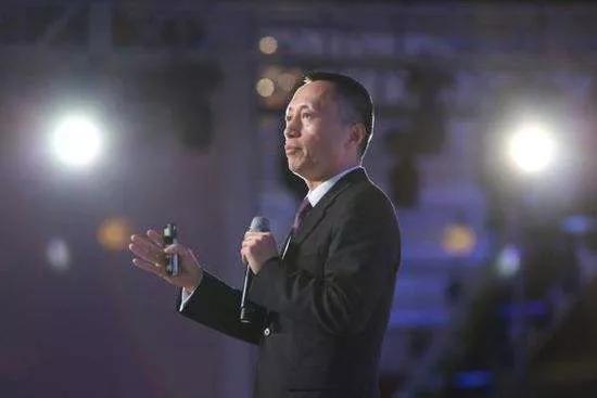 苏世民直播对话郁亮张磊，探讨危机下企业生存之道