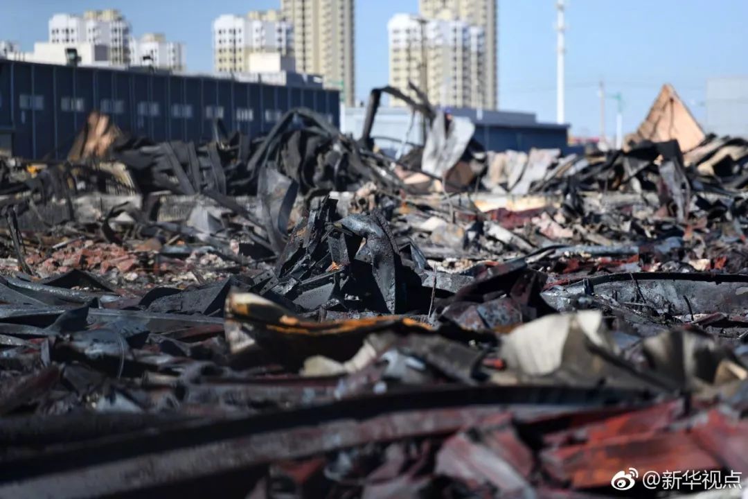 天津仓储物流公司火灾现场_天津滨海新区润滑油仓库火灾_润滑油是易燃品吗
