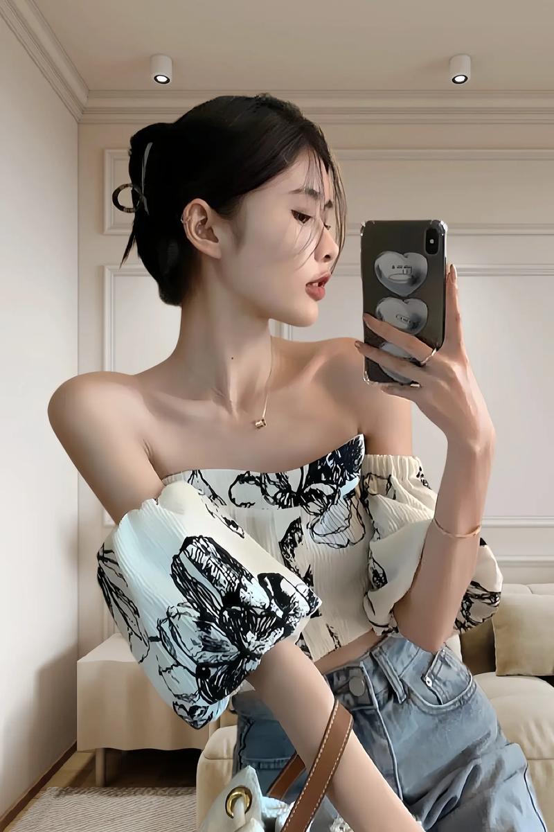 美人肩特征_美人肩形态图解_露肩穿搭