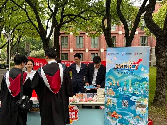 打击股市黑嘴 非法荐股 场外配资_合法的股票配资