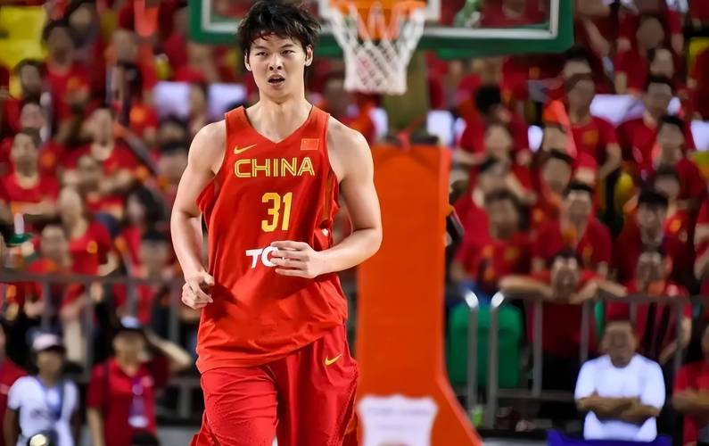 薛玉洋CBA摘牌天赋被质疑？对比张凯王哲林，短板明显